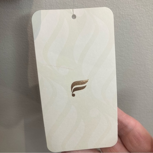 FABLETICS Sz L Paige Low Impact Metallic Elastic Straps Comfort Band Sports Bra - Picture 4 of 8